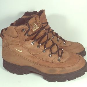 NIKE air ACG Vitage Hiking Boots  Brown Size 10